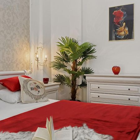 Sweet Luxury Three Rooms Apartment City Center Universitate Bukarest Eksteriør billede