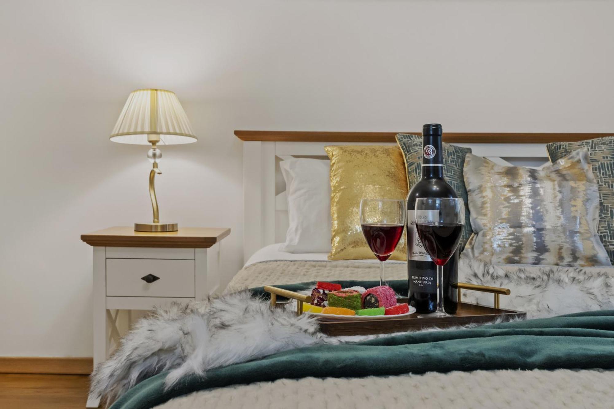 Sweet Luxury Three Rooms Apartment City Center Universitate Bukarest Eksteriør billede