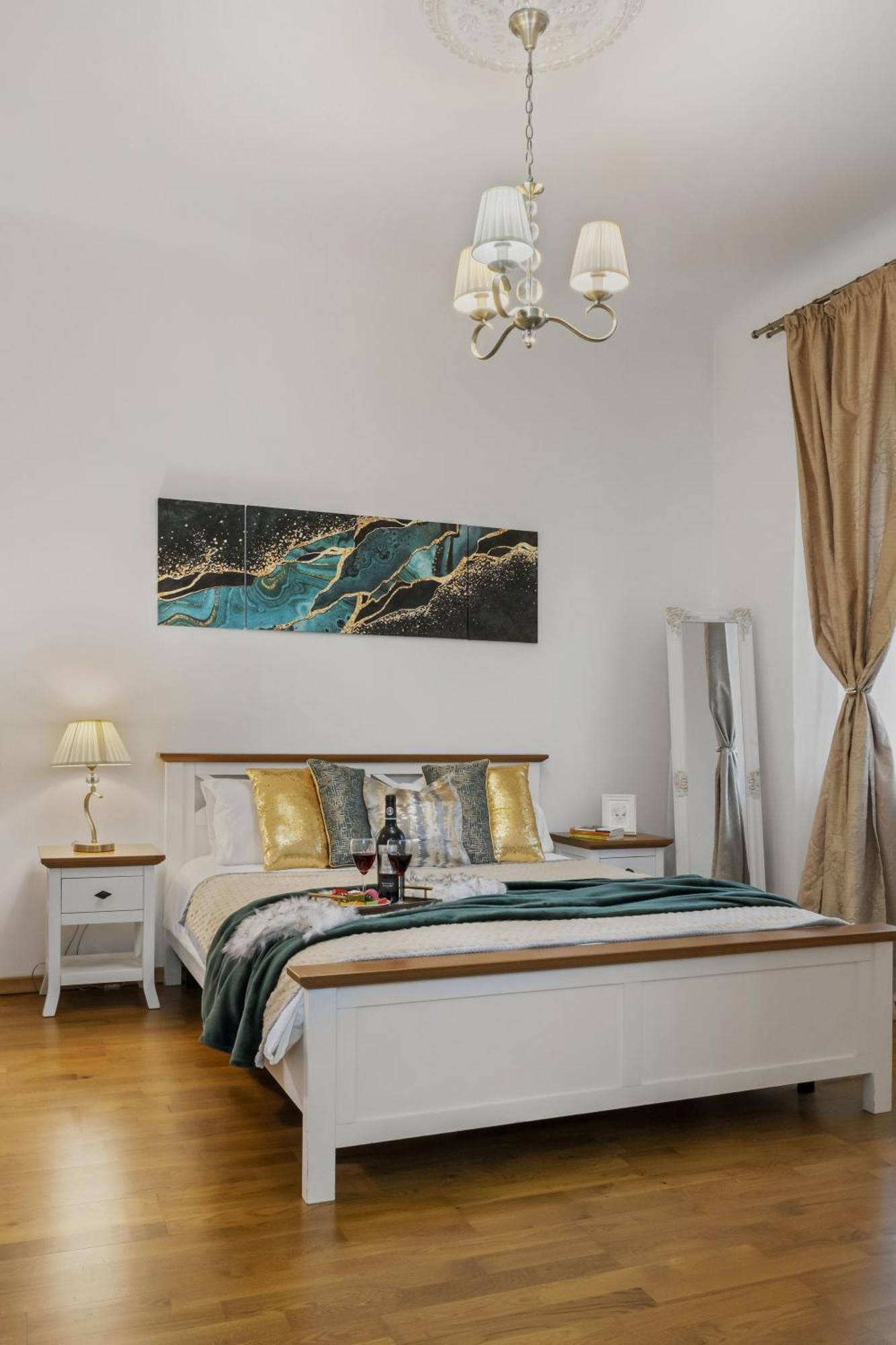 Sweet Luxury Three Rooms Apartment City Center Universitate Bukarest Eksteriør billede
