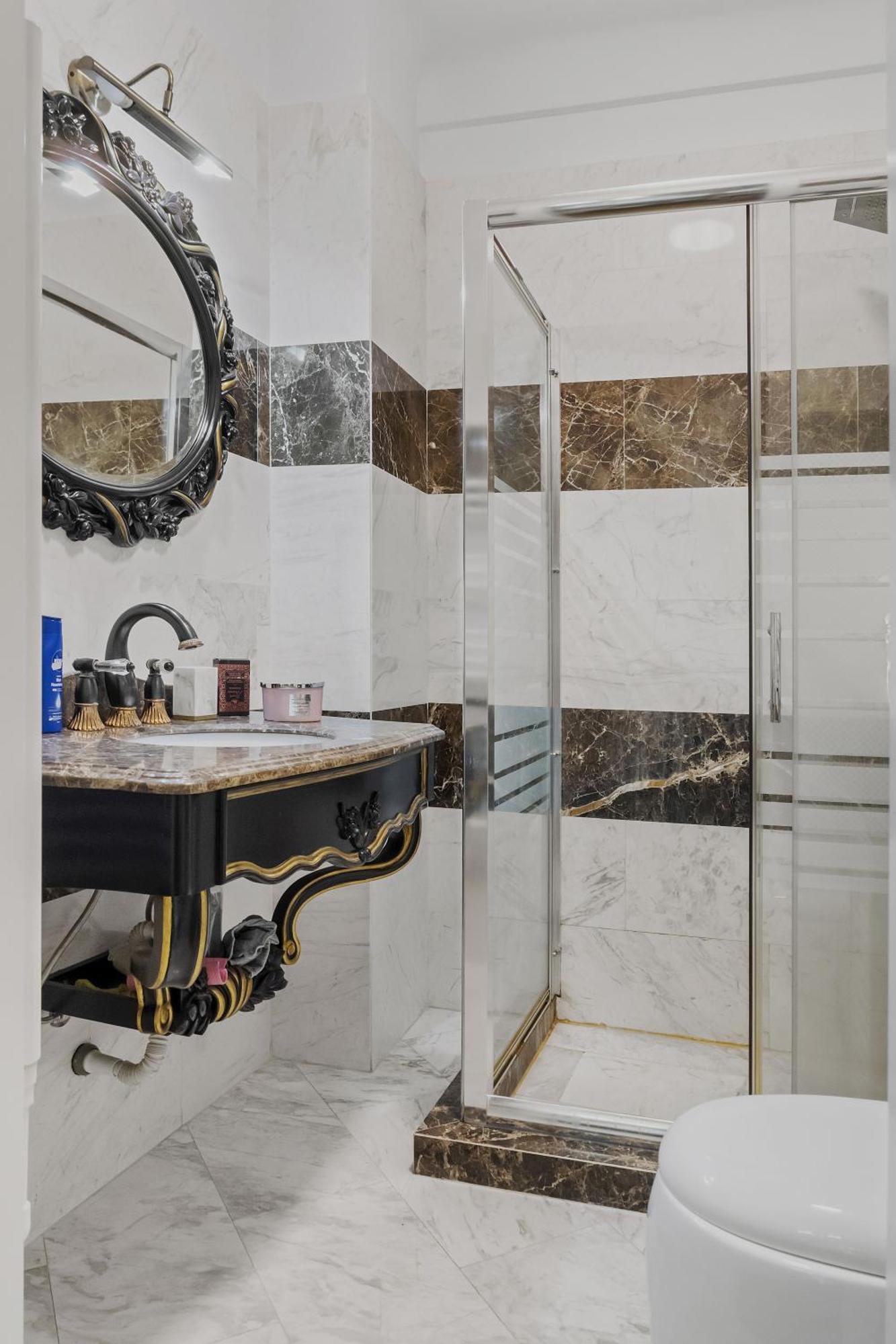 Sweet Luxury Three Rooms Apartment City Center Universitate Bukarest Eksteriør billede