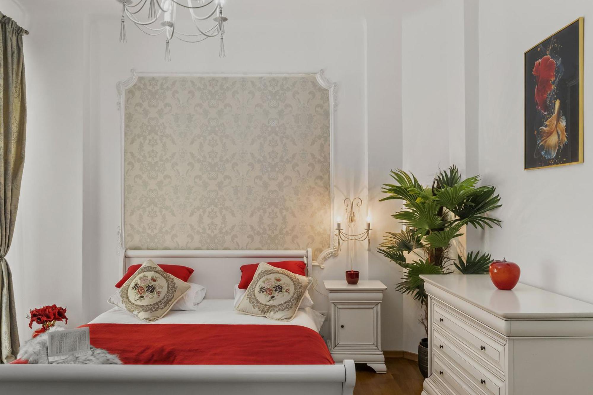 Sweet Luxury Three Rooms Apartment City Center Universitate Bukarest Eksteriør billede