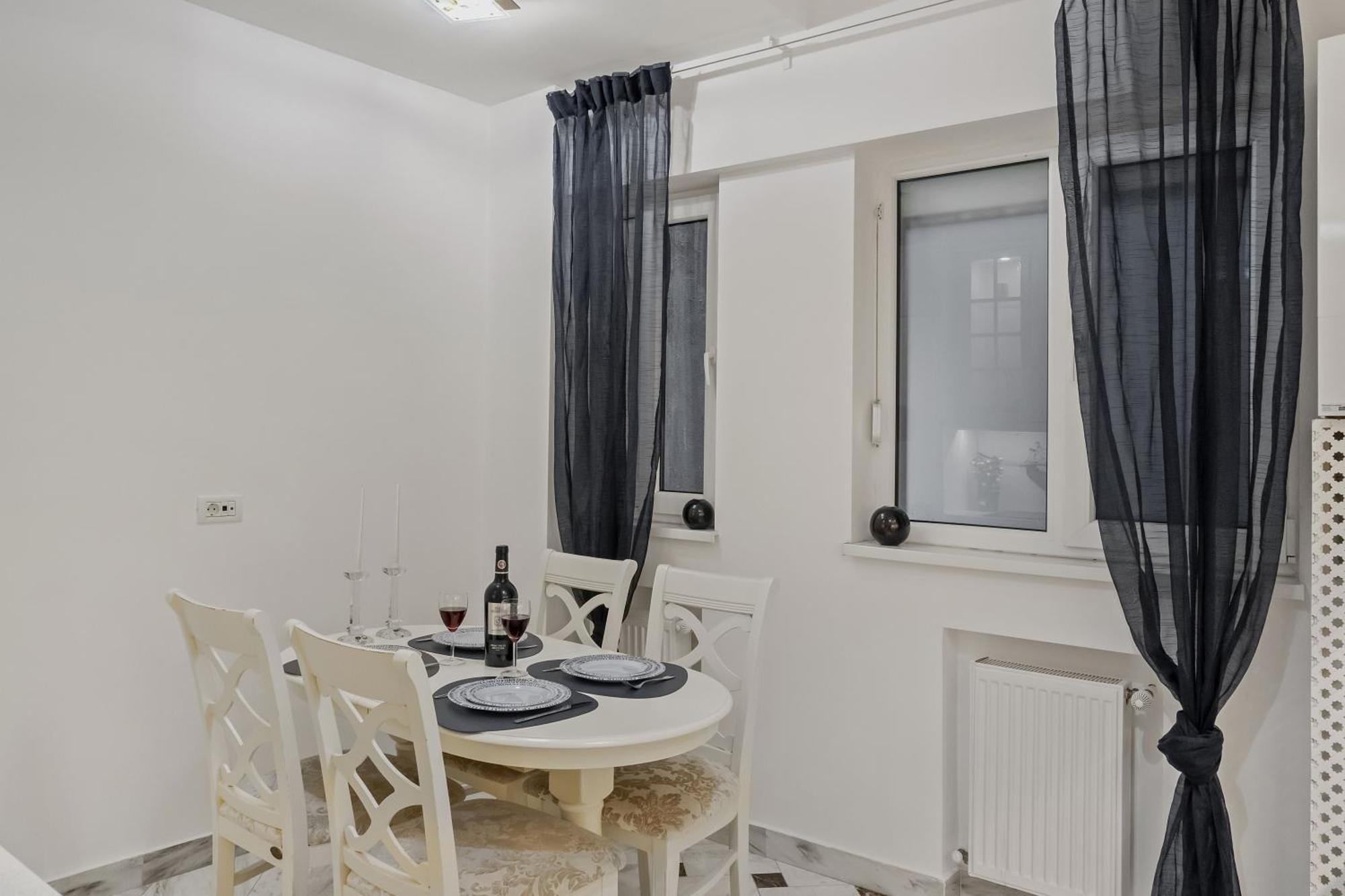 Sweet Luxury Three Rooms Apartment City Center Universitate Bukarest Eksteriør billede