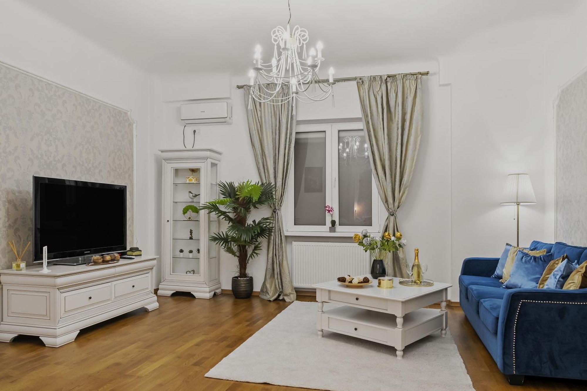 Sweet Luxury Three Rooms Apartment City Center Universitate Bukarest Eksteriør billede