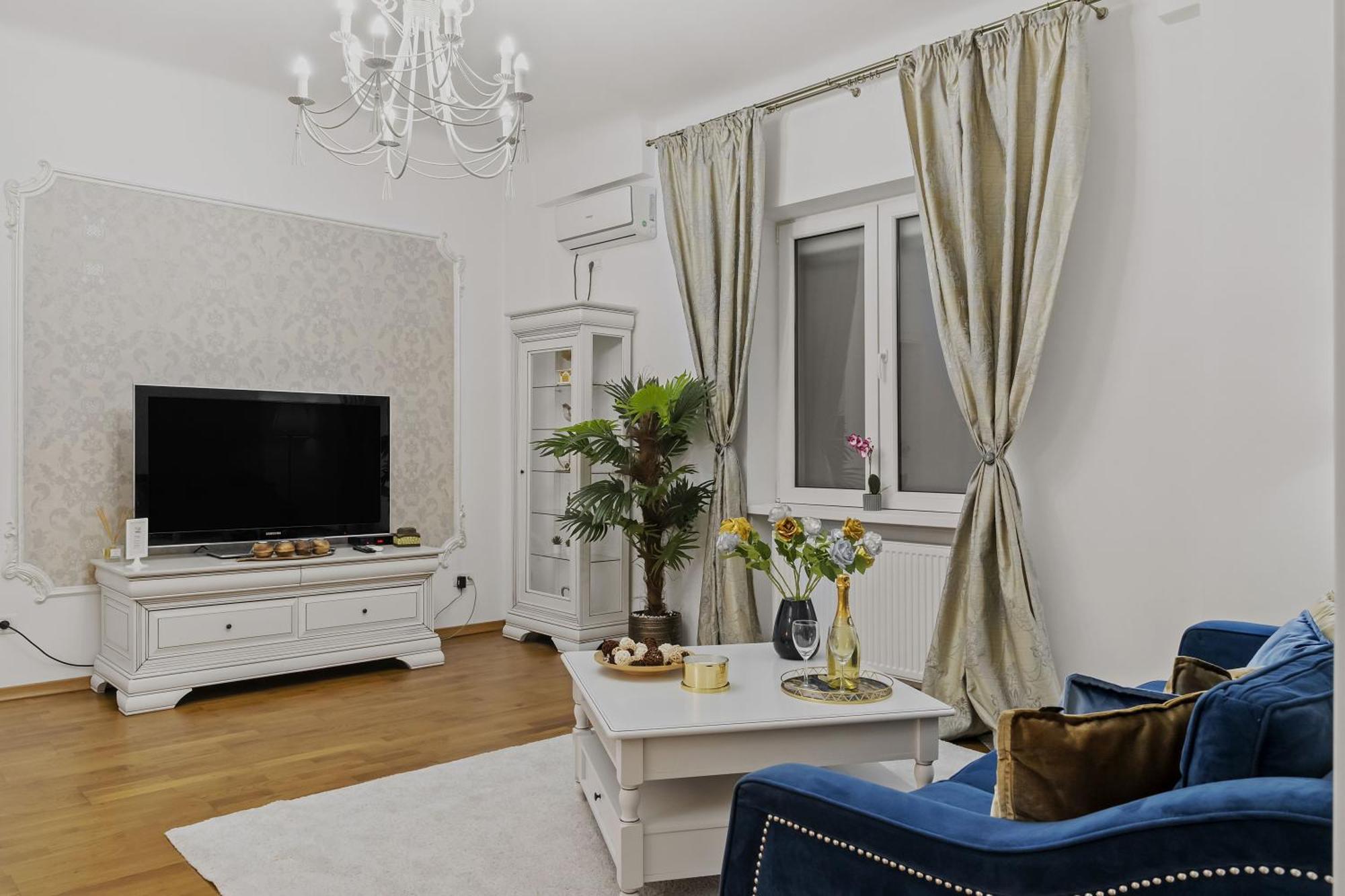 Sweet Luxury Three Rooms Apartment City Center Universitate Bukarest Eksteriør billede