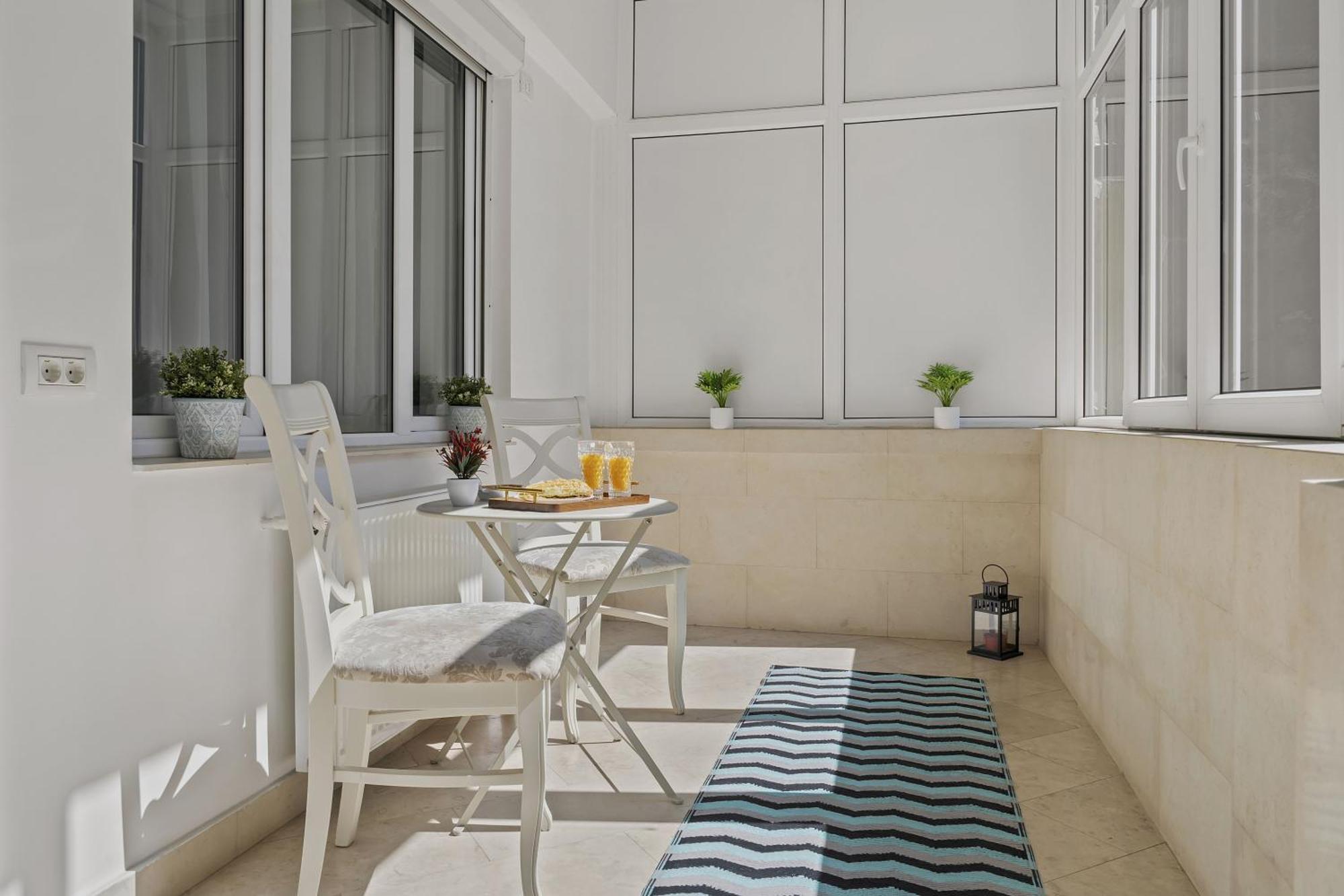 Sweet Luxury Three Rooms Apartment City Center Universitate Bukarest Eksteriør billede