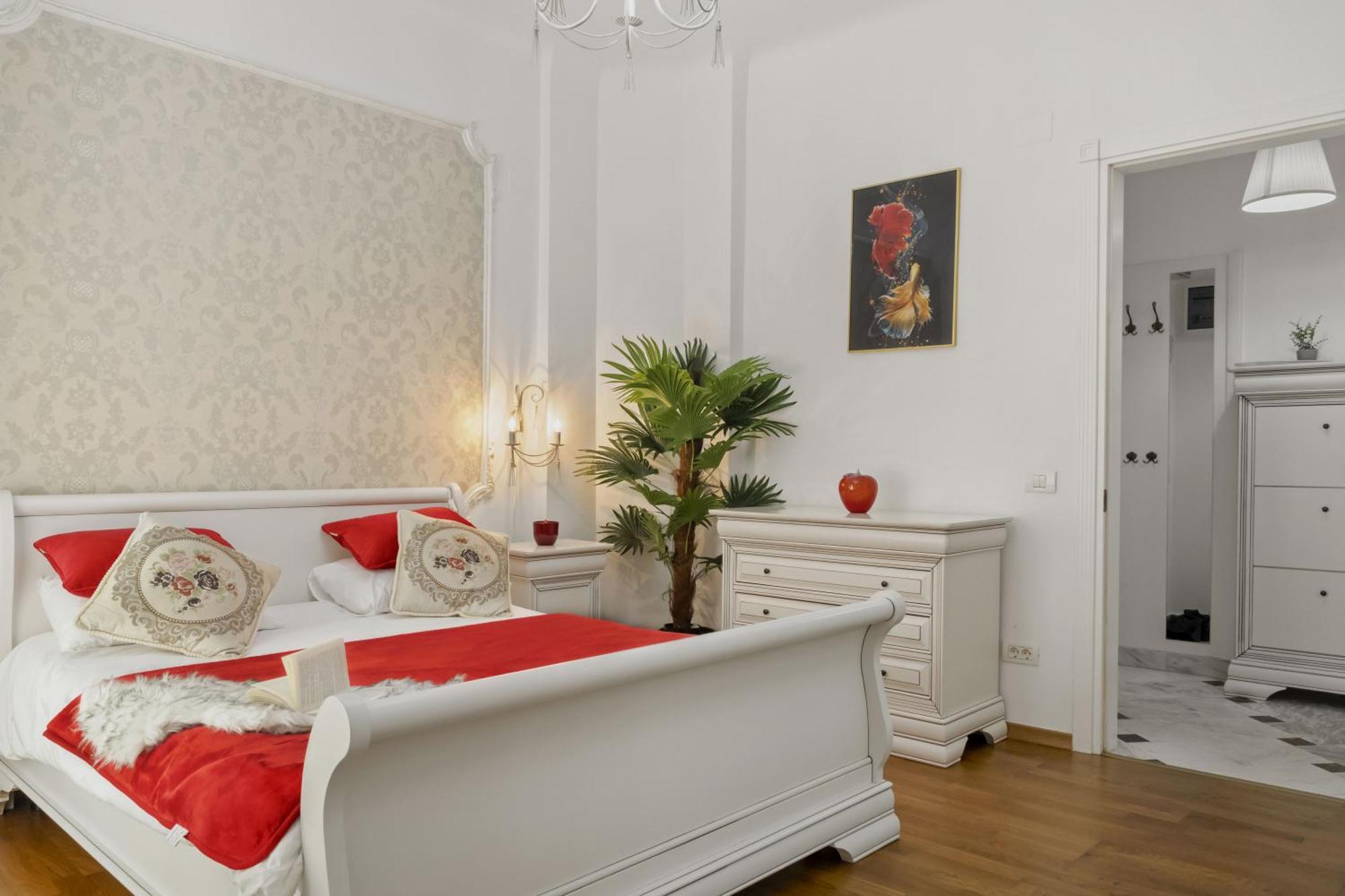 Sweet Luxury Three Rooms Apartment City Center Universitate Bukarest Eksteriør billede